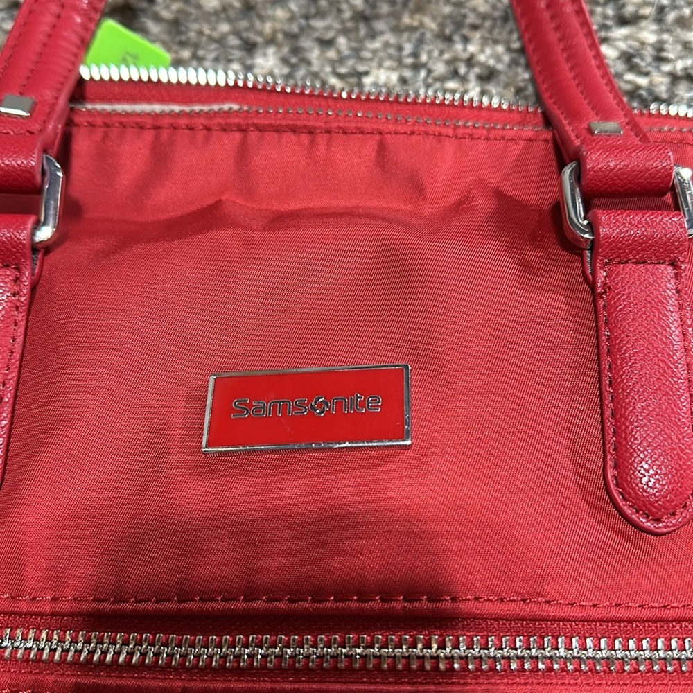 Samsonite Red suitcase. - Picture 2 of 8